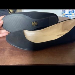 Shoes size 8 1/2 never been used .